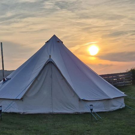 Beautiful 1-Bed Bell Tent In Holyhead Buitenkant foto