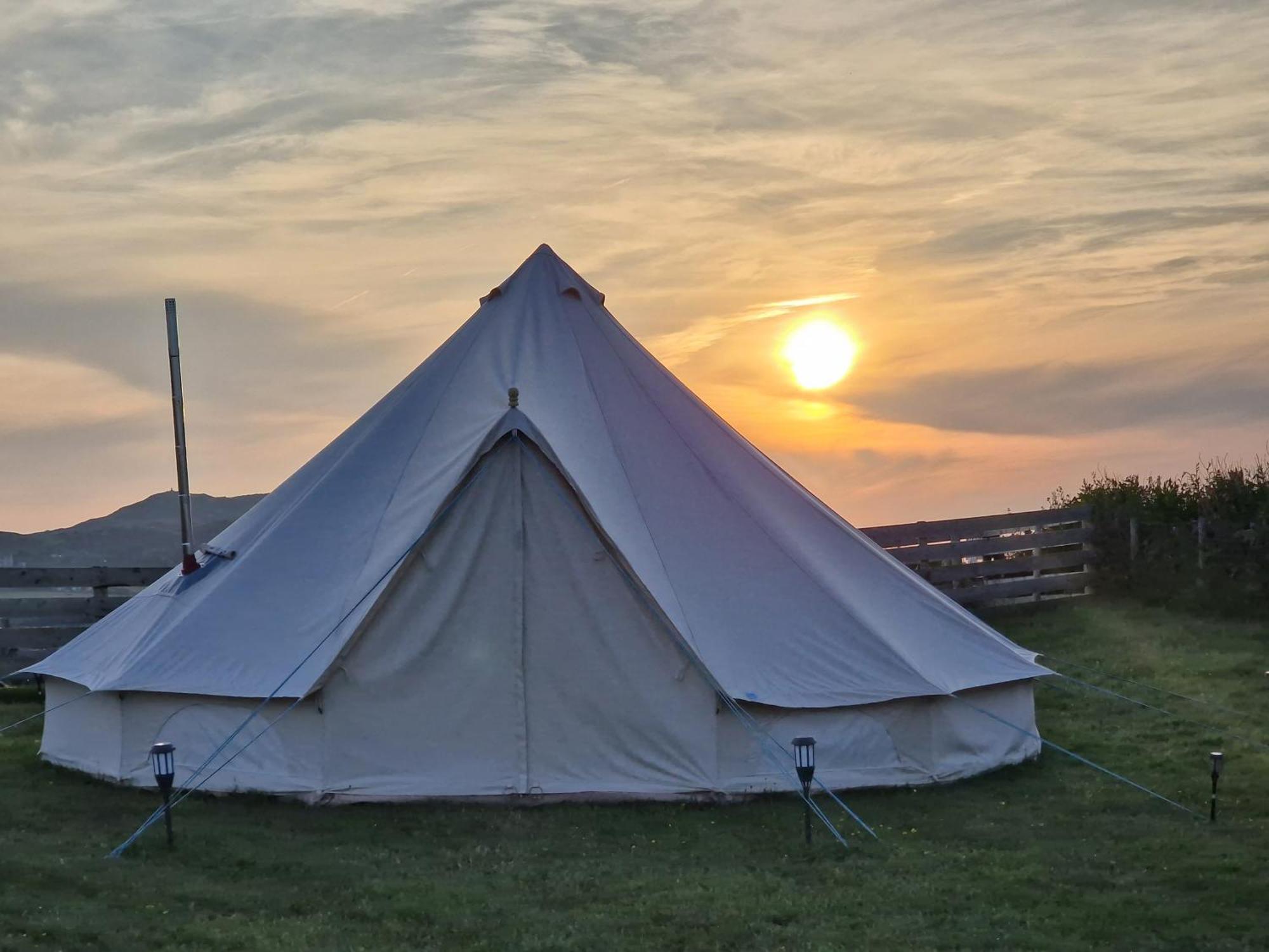 Beautiful 1-Bed Bell Tent In Holyhead Buitenkant foto