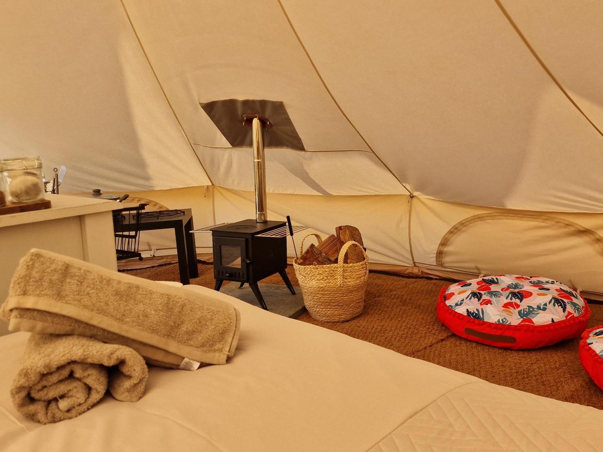 Beautiful 1-Bed Bell Tent In Holyhead Buitenkant foto